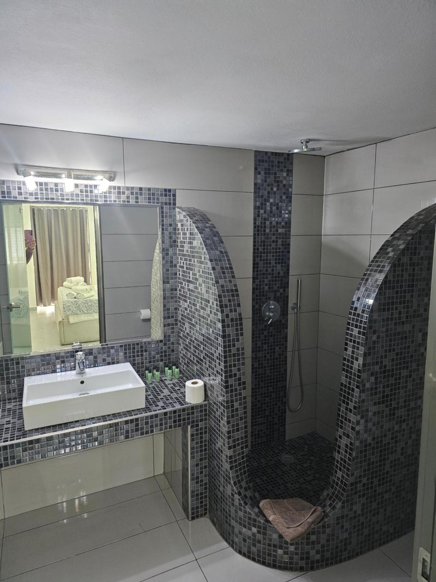 Unique Leta Apartment Fira  Ngoại thất bức ảnh