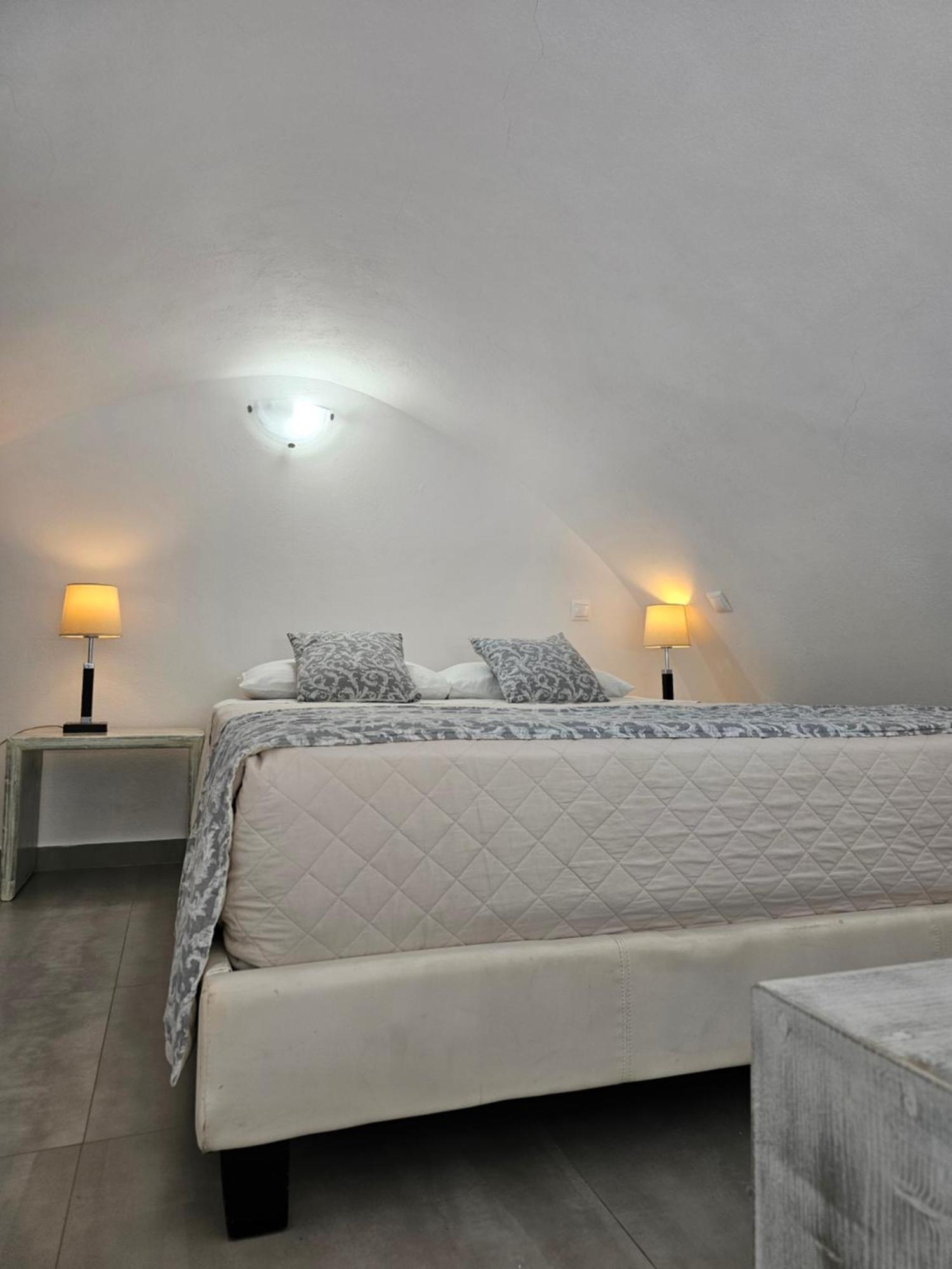 Unique Leta Apartment Fira  Ngoại thất bức ảnh